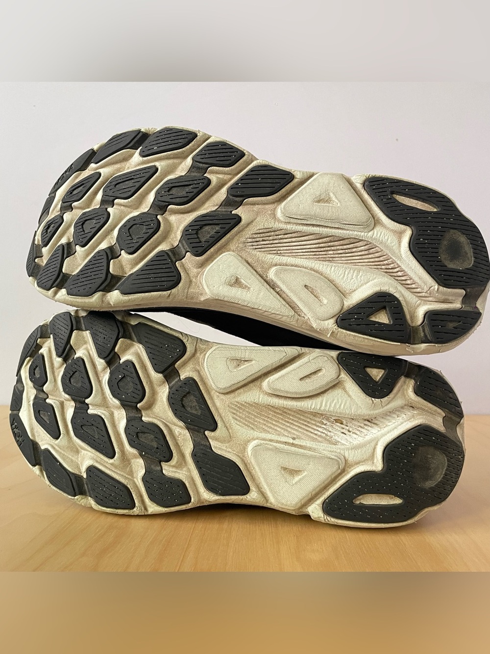 HOKA Clifton 9 road running shoes | US 8.5B - Picture 6 of 8